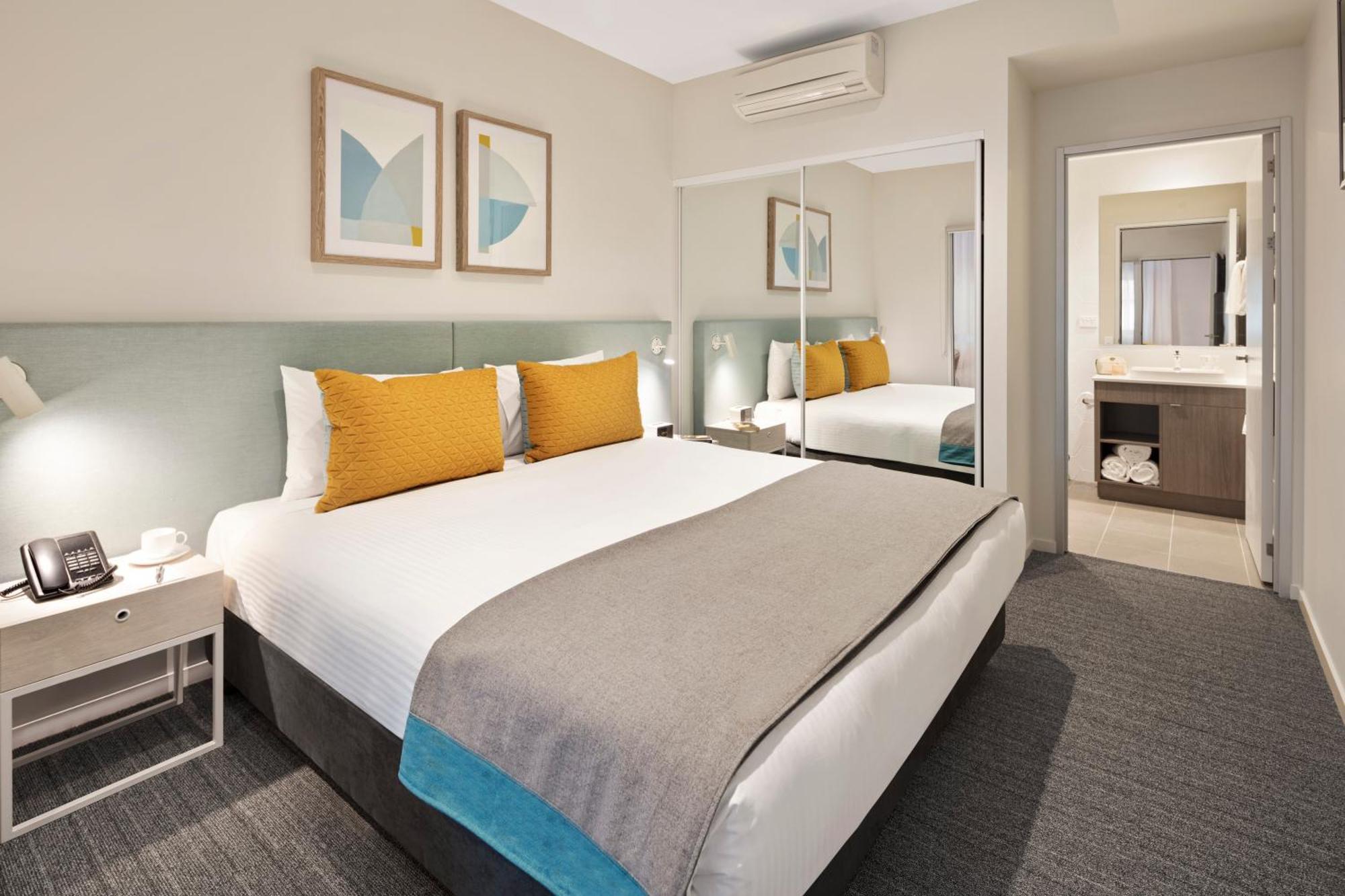 Quest Eight Mile Plains Aparthotel 5*
