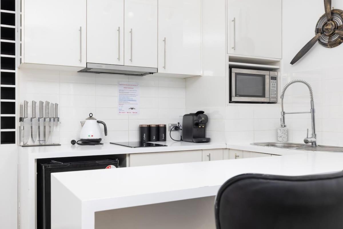 Heart Of Brisbane's Cbd High-level River Views Apartment *