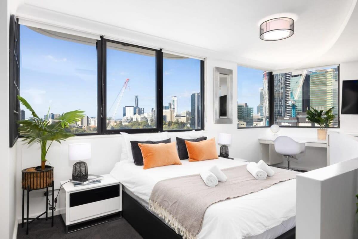 Heart Of Brisbane's Cbd High-level River Views Apartment