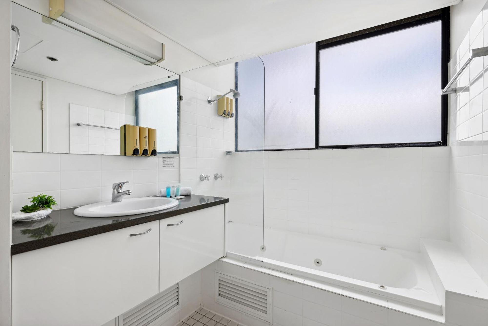 Apartment 1-bed Pad With Sweeping Views *