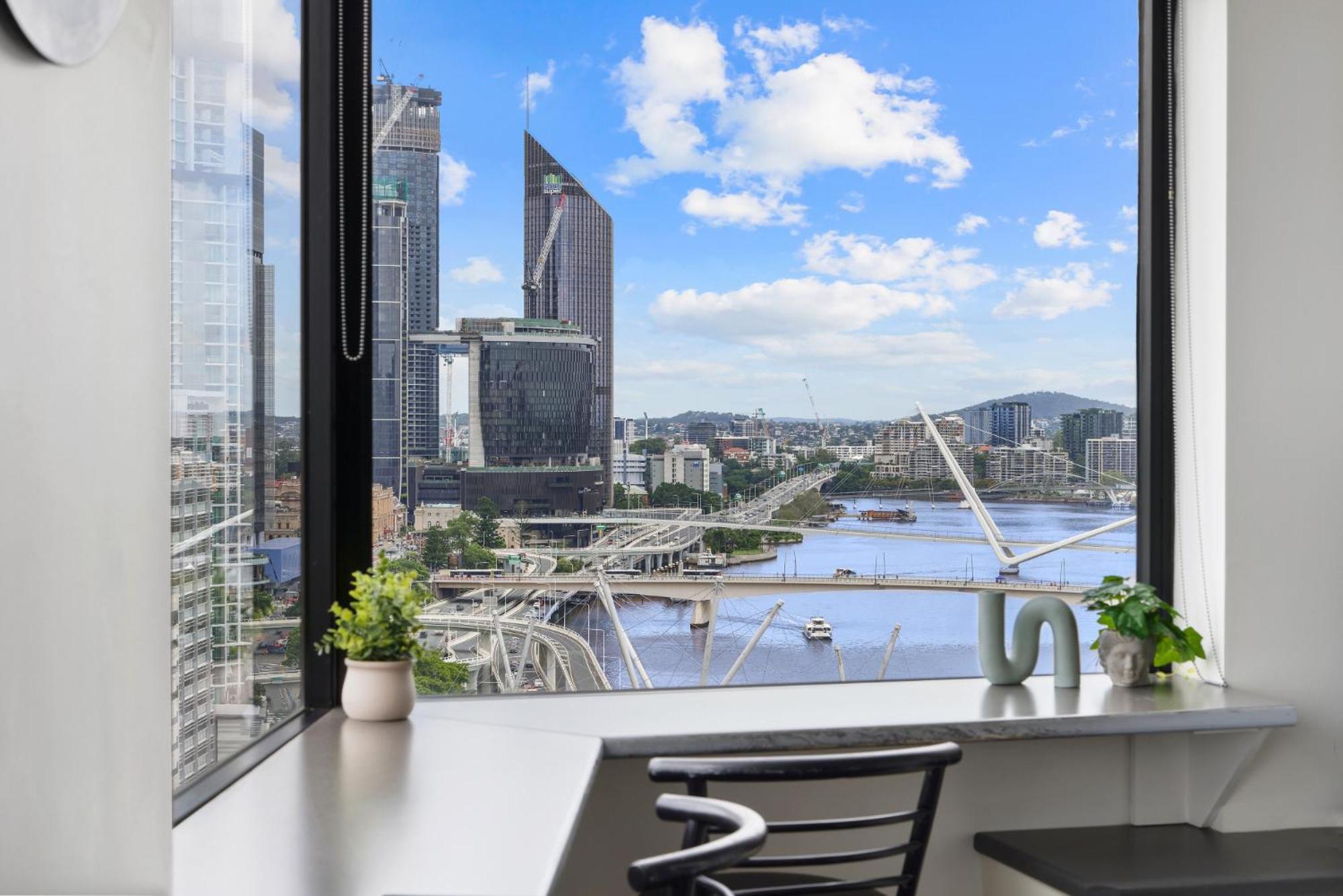 1-bed Pad With Sweeping Views Apartment *