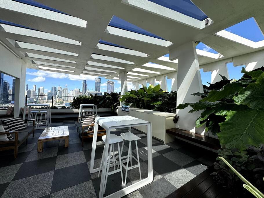 Stylish 1br W Infinite Pool In South *