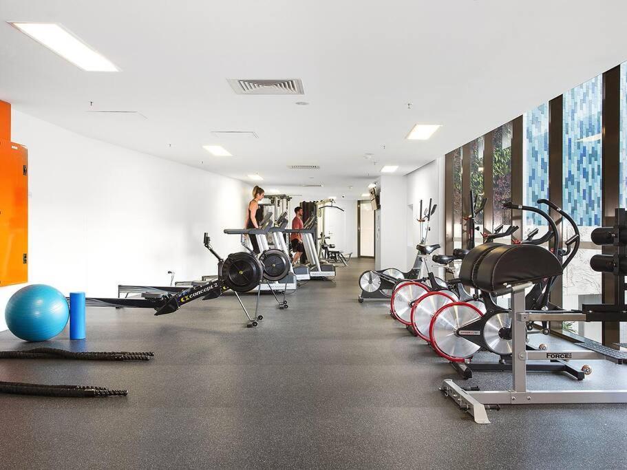 Modern 1-bdr W/ Free Car Park&fantastic Pool Apartment *