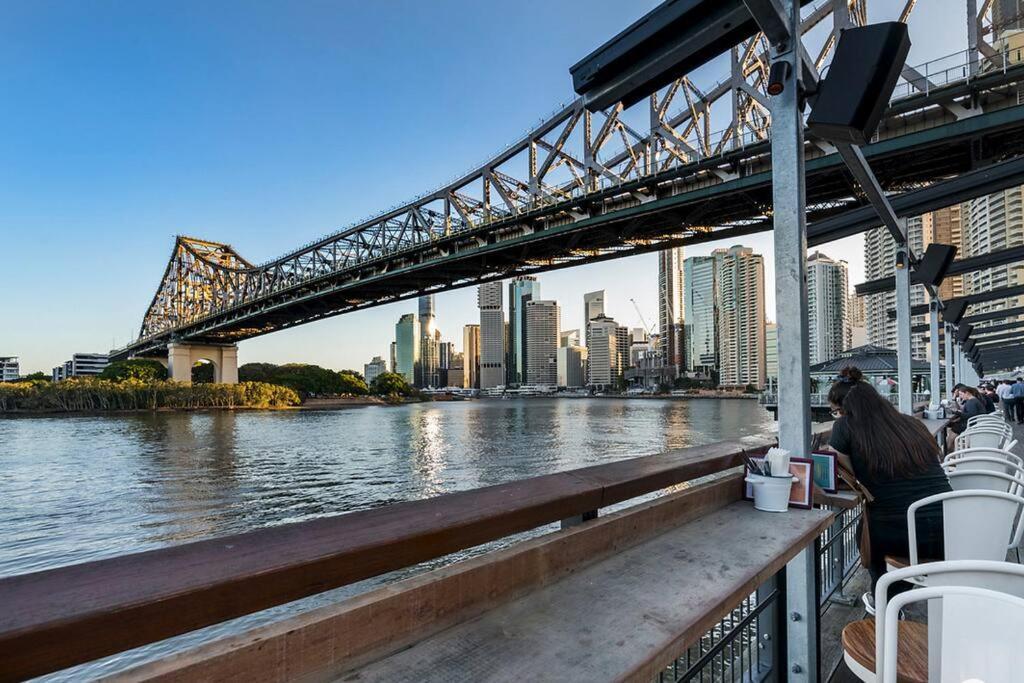 Apartment Stylish & Superb! 2bed/2bath/1car~ Walk To Cbd Brisbane