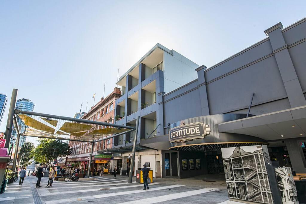 Stylish & Superb! 2bed/2bath/1car~ Walk To Cbd Apartment