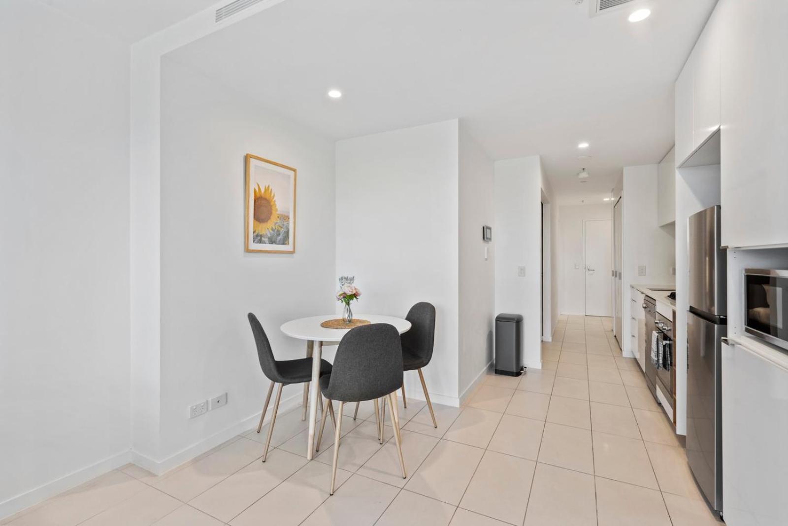 Cozy 1 Bedroom In The Heart Of South With Parking * Brisbane