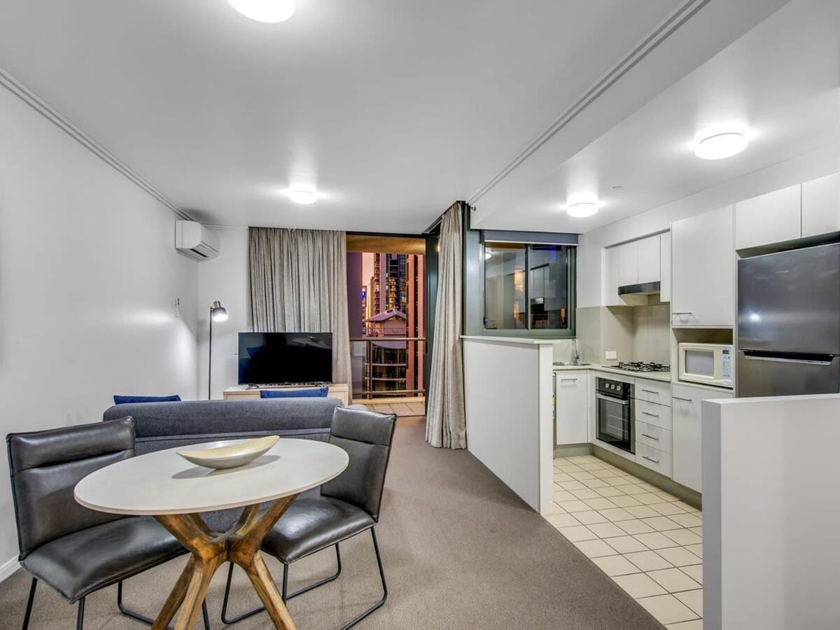 Cbd Free Parking Pool Balcony Walk To Casino Brisbane