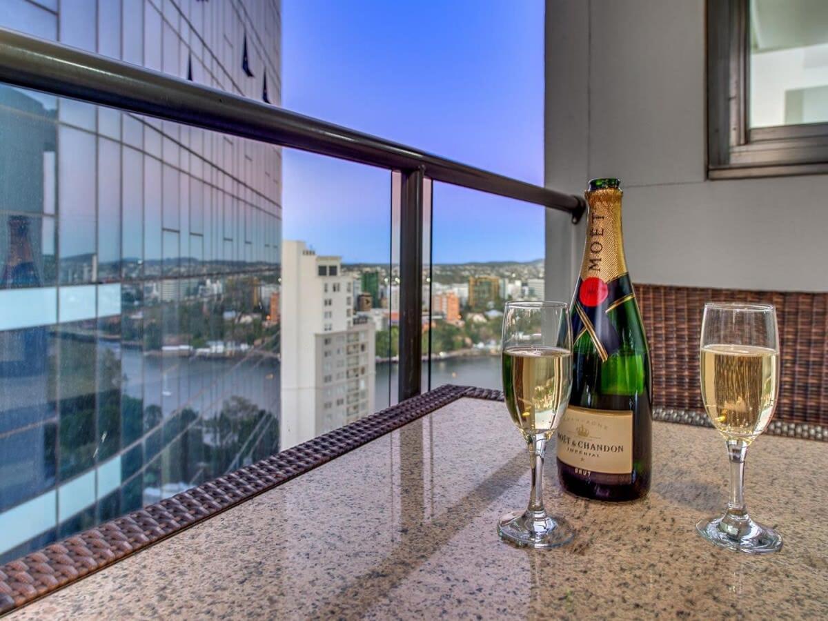 Cbd Free Parking Pool Balcony Walk To Casino Apartment *