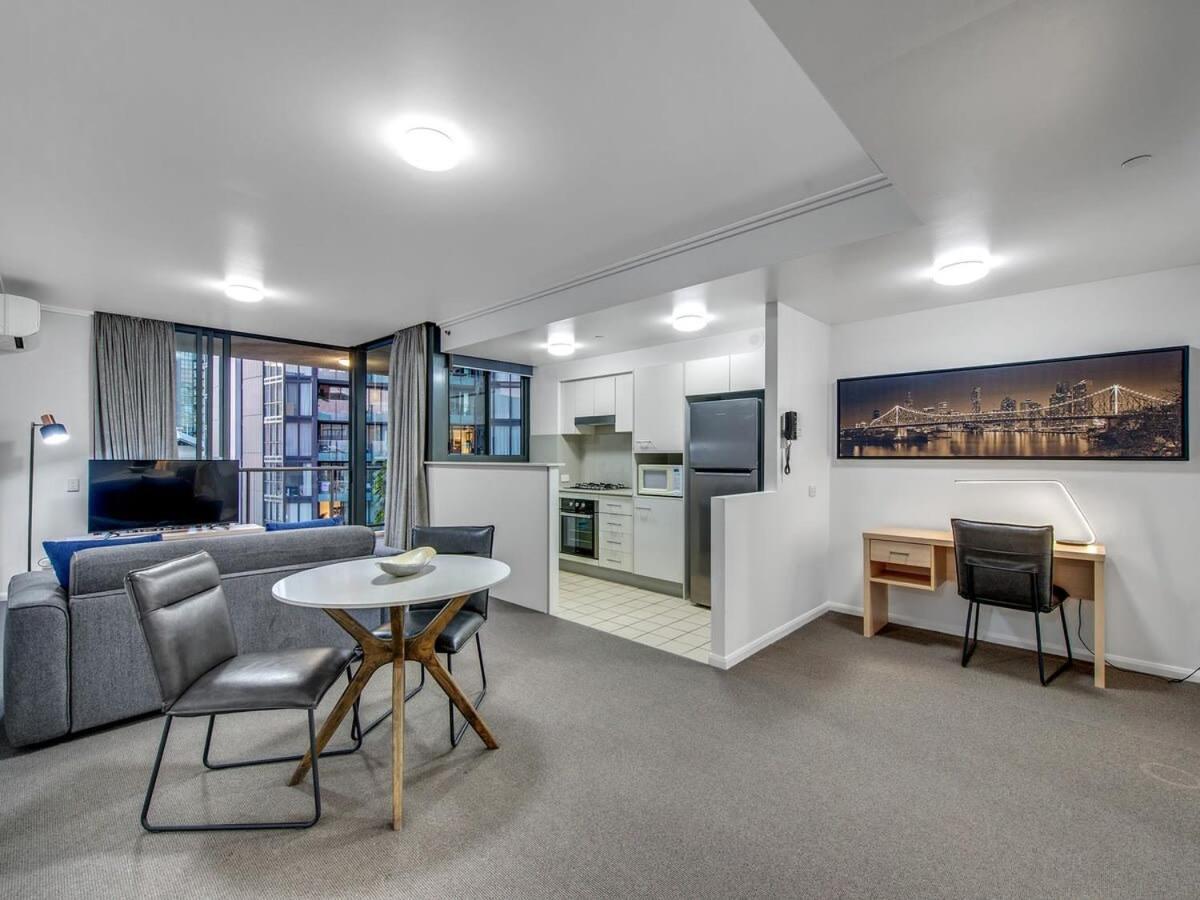Apartment Cbd Free Parking Pool Balcony Walk To Casino