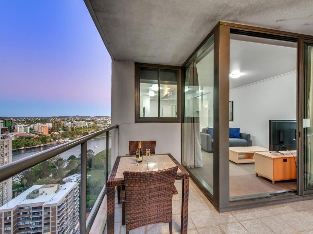 Cbd Free Parking Pool Balcony Walk To Casino Apartment
