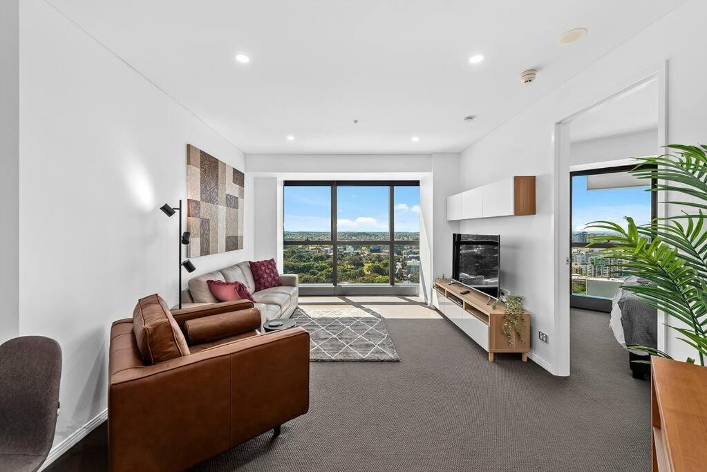 Apartment Infinity Excellence!~1bed/1bath/office/1car~views! *