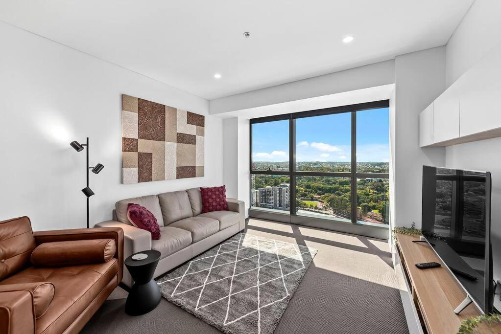 Infinity Excellence!~1bed/1bath/office/1car~views! *