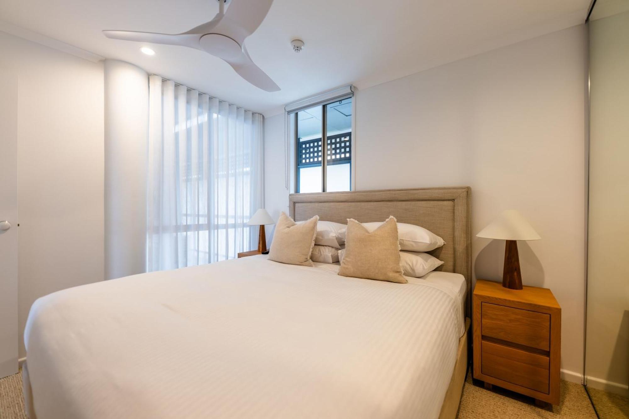 3 Bedrooms 2 Bathrooms W Parking & Pool * Brisbane