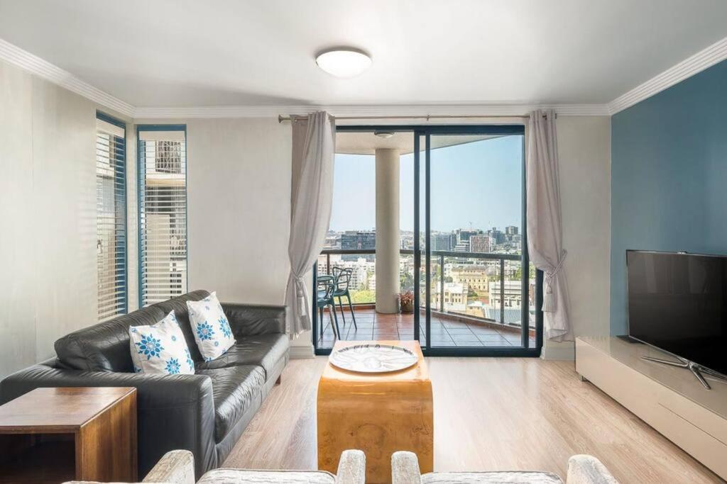 Apartment Riverview 2b2b In Cbd W/parking, Pool, Gym