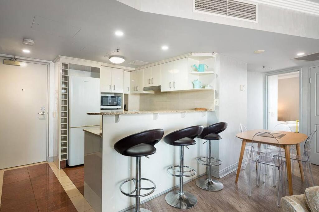 Riverview 2b2b In Cbd W/parking, Pool, Gym Apartment
