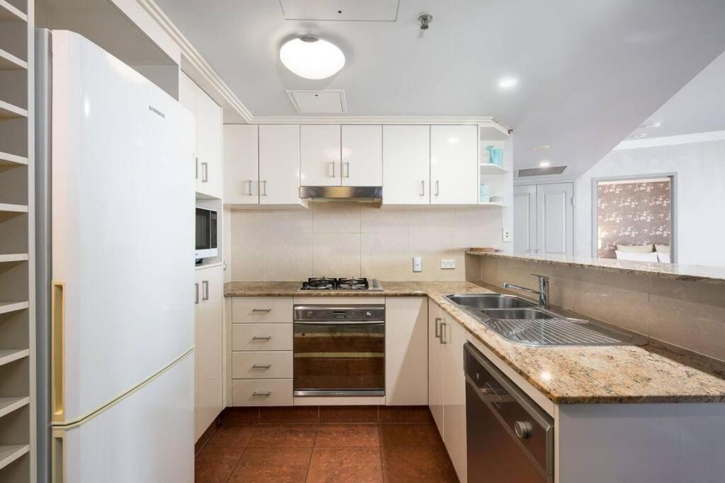 Riverview 2b2b In Cbd W/parking, Pool, Gym *