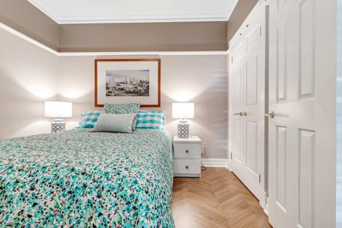 Adina 1br Walk To Queen St Mall Apartment