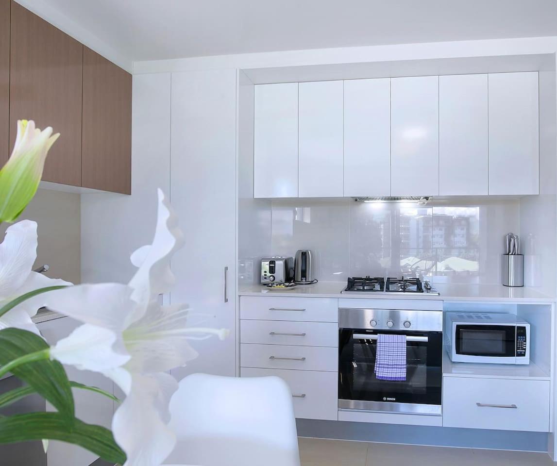'the Provincia' A Contemporary Inner-city Abode Brisbane