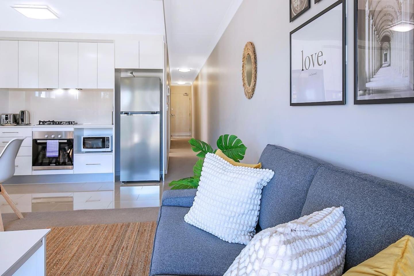 'the Provincia' A Contemporary Inner-city Abode Apartment *