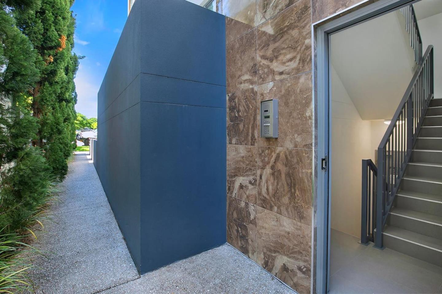 'the Provincia' A Contemporary Inner-city Abode Apartment *