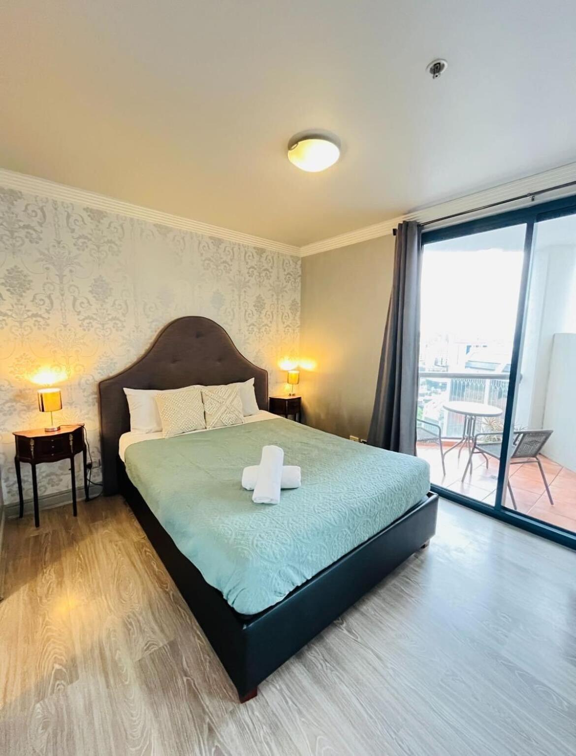 Apartment Riverview 2b2b In Cbd W/parking, Pool, Gym *