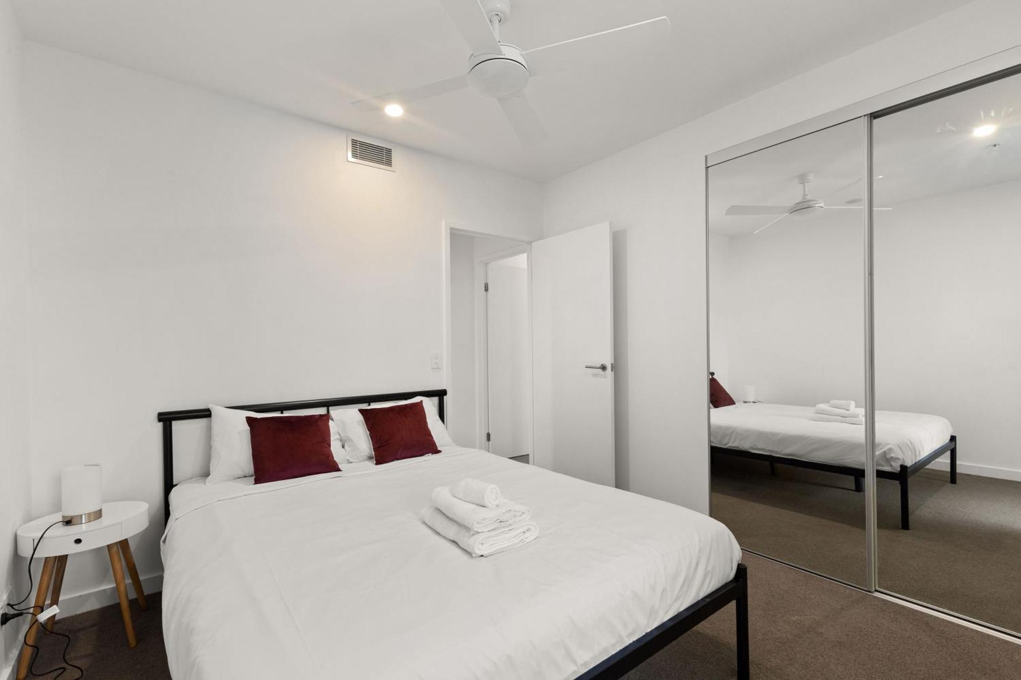Kozyguru South Kozy 2 Bedrooms + Free Parking One Qsb001-1203 Brisbane