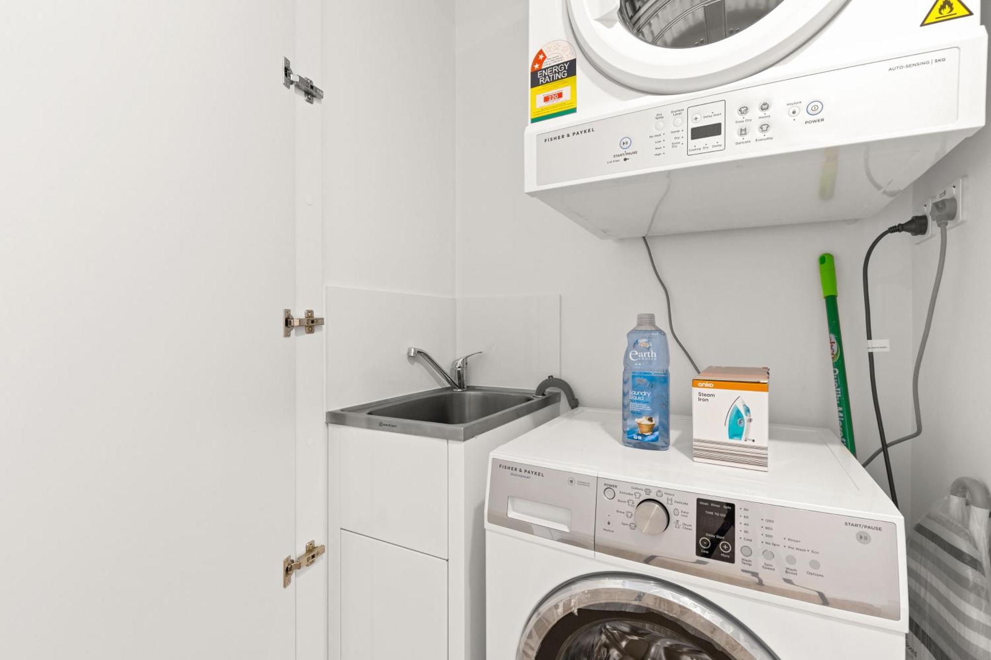 Kozyguru South Kozy 2 Bedrooms + Free Parking One Qsb001-1203 * Brisbane