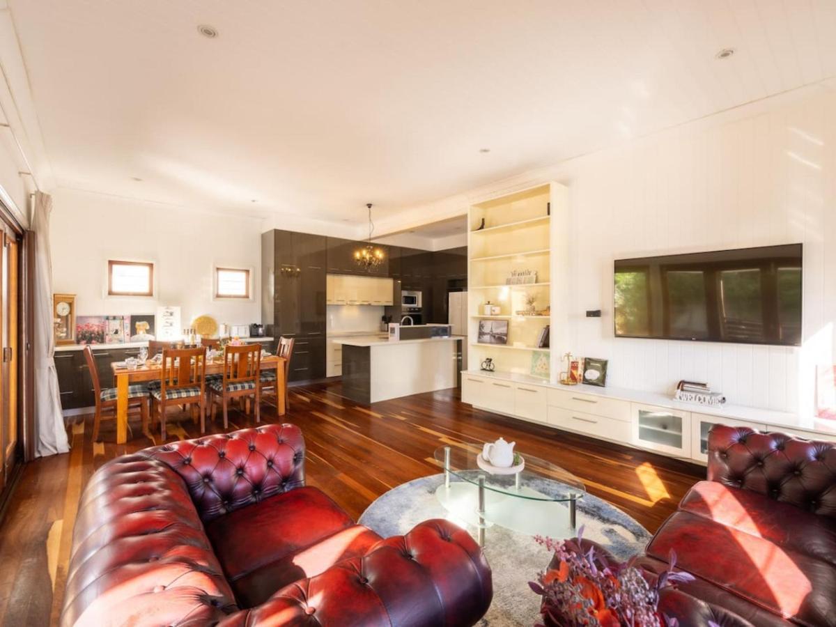 6km To Cbd Convenient 5br Queenslander Coorparoo Brisbane
