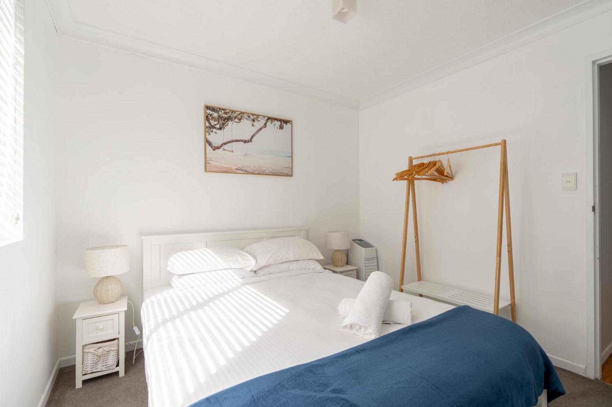 Lovely 2-bed By Oxenham Park Transport & Shops Apartment
