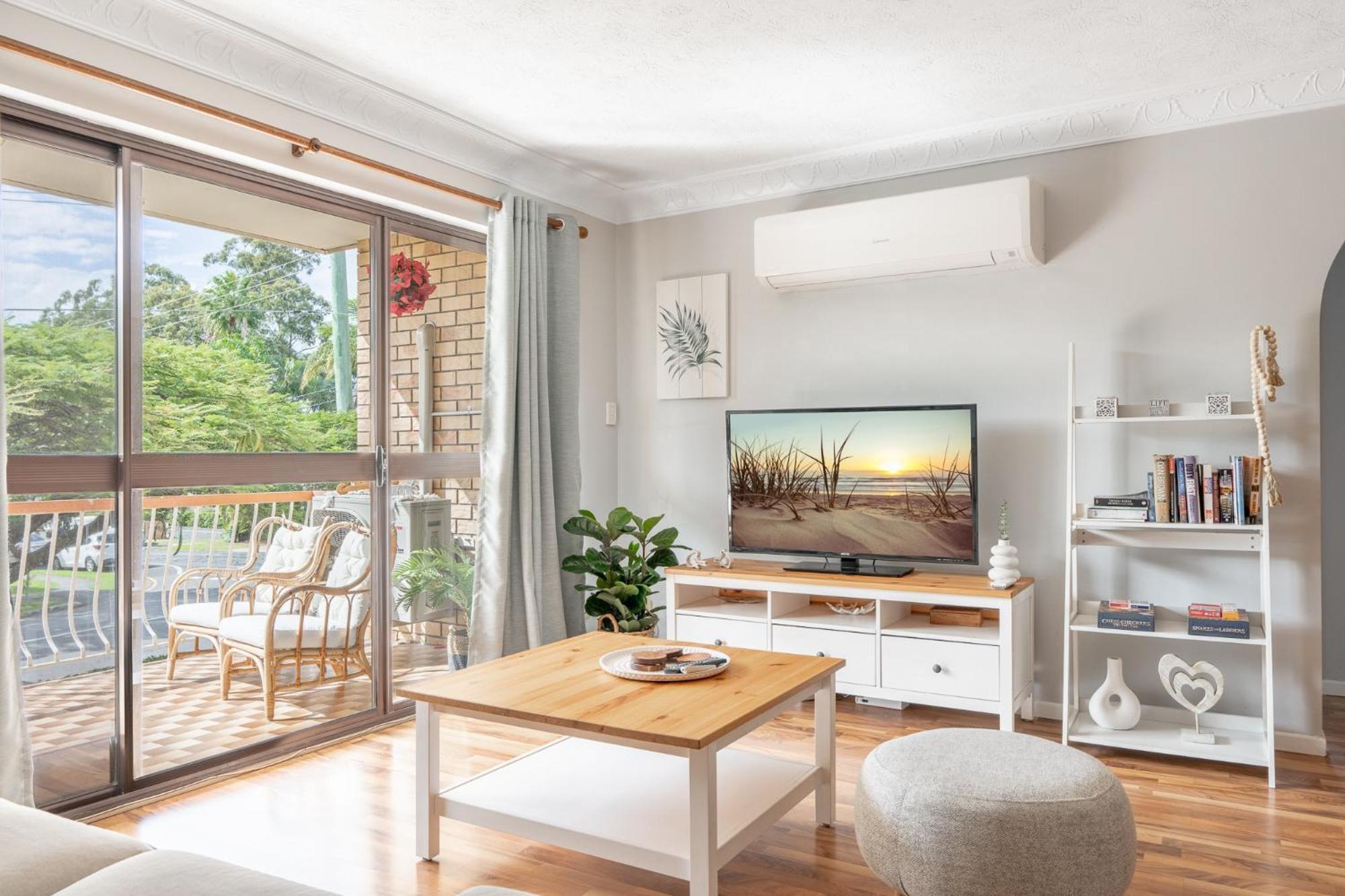 Lovely 2-bed By Oxenham Park Transport & Shops Apartment Brisbane