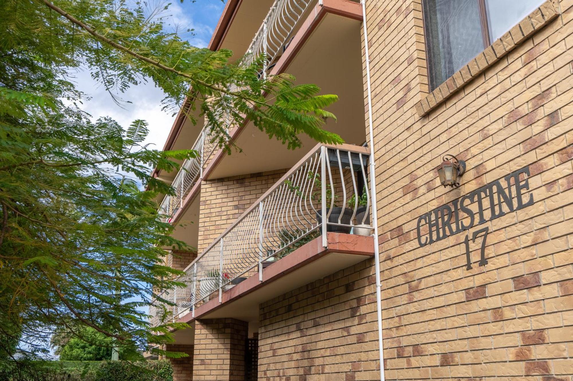 Lovely 2-bed By Oxenham Park Transport & Shops