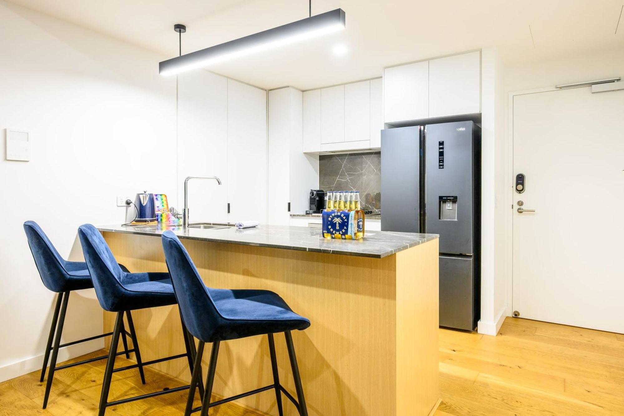 Stunning 2 Bedroom Retreat W Gym Sauna And Pool Apartment