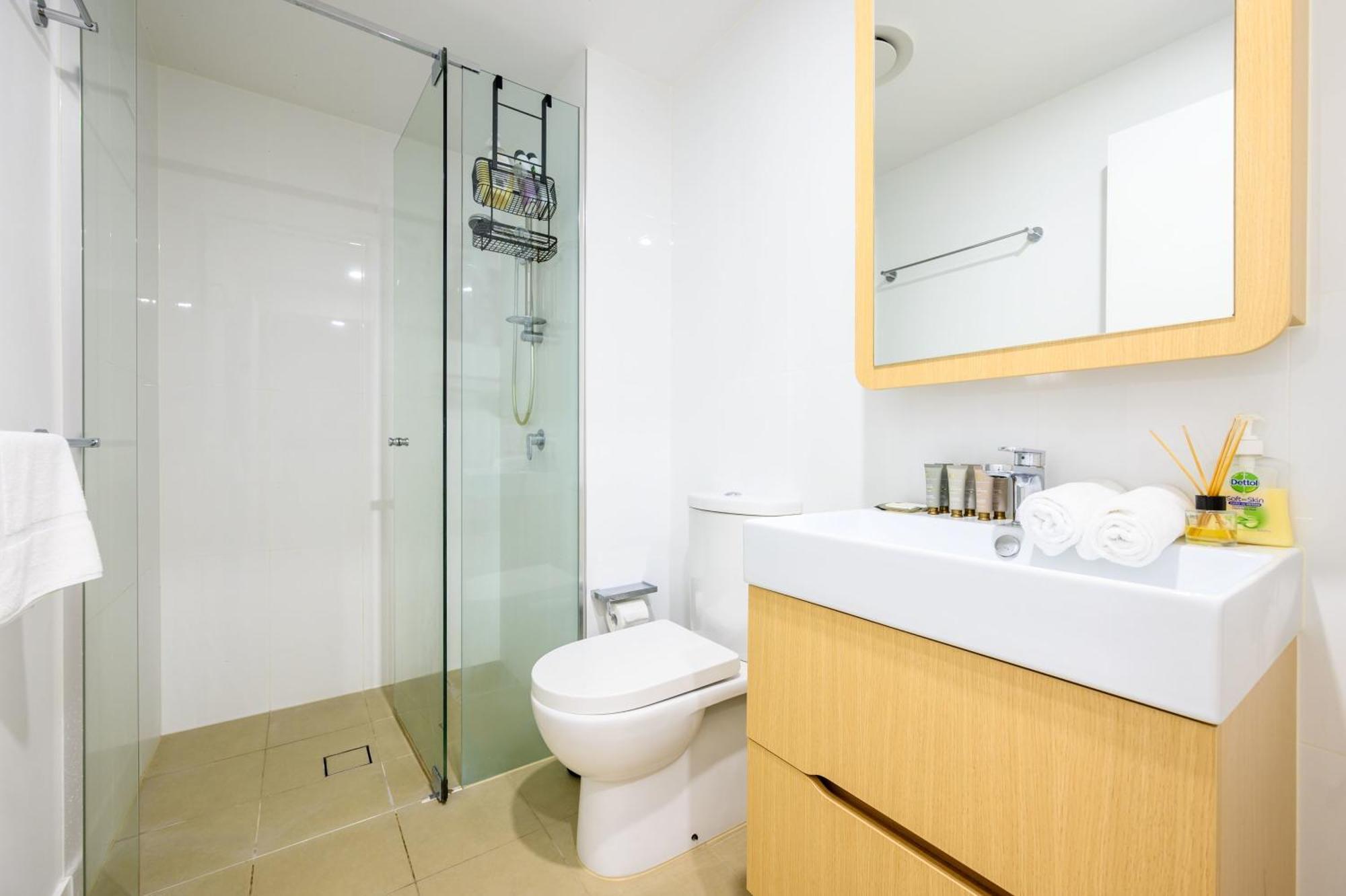 Stunning 2 Bedroom Retreat W Gym Sauna And Pool