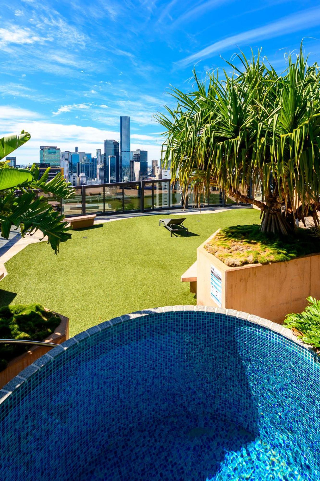 Stunning 2 Bedroom Retreat W Gym Sauna And Pool Brisbane