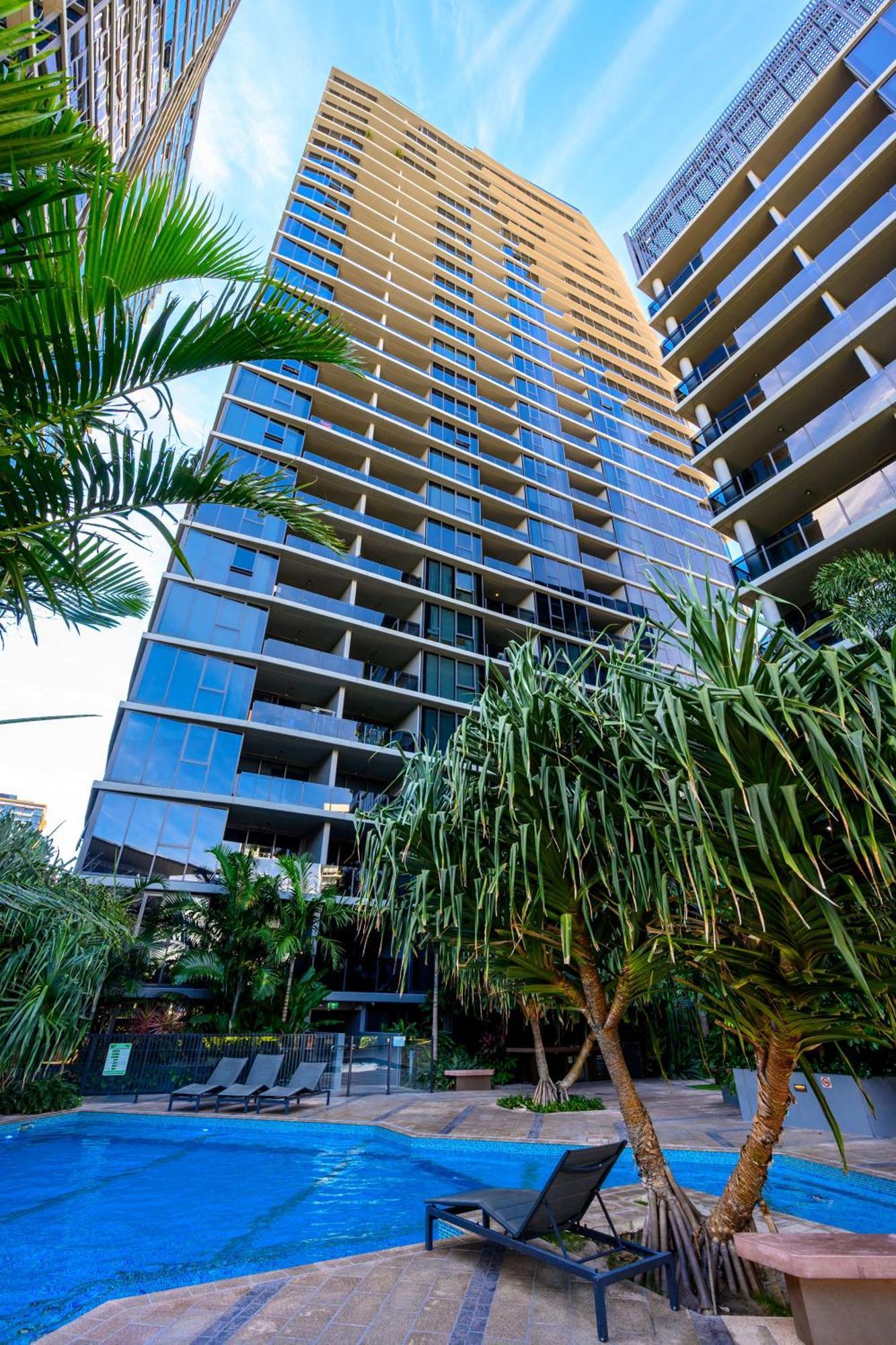 Stunning 2 Bedroom Retreat W Gym Sauna And Pool Apartment Brisbane