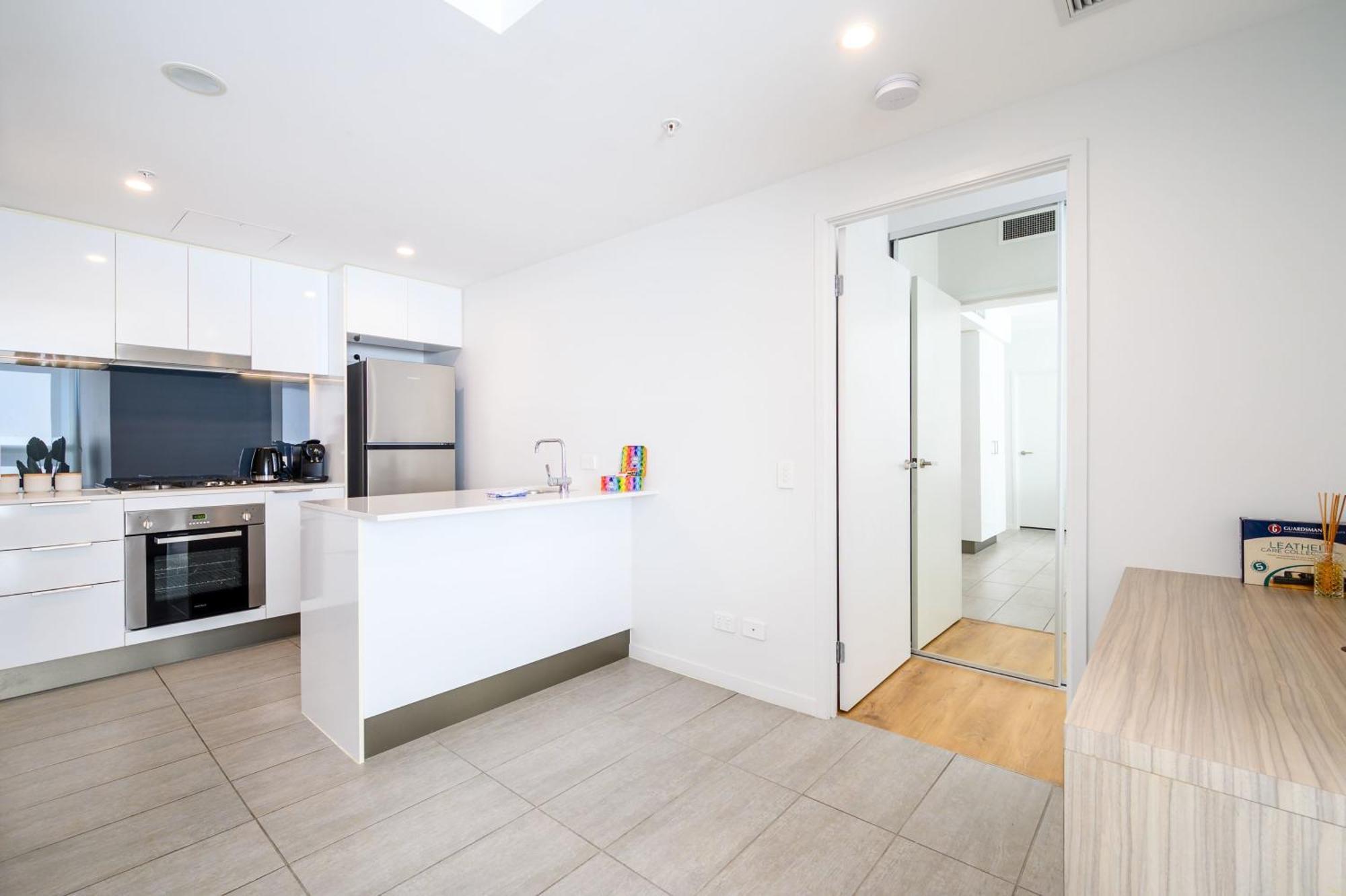 Oasis Stylish With Gym Rooftop Pool Apartment