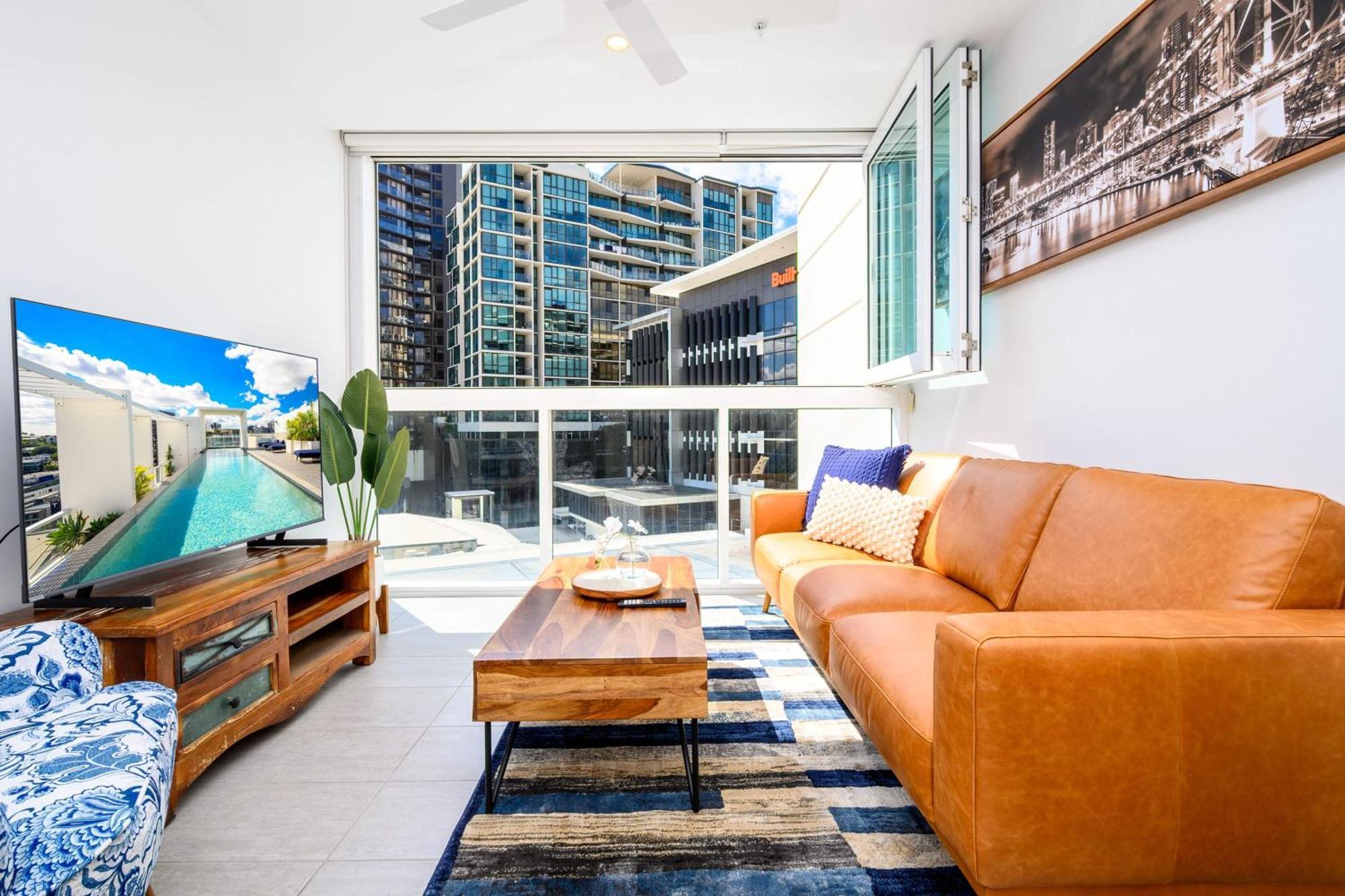 Oasis Stylish With Gym Rooftop Pool Brisbane