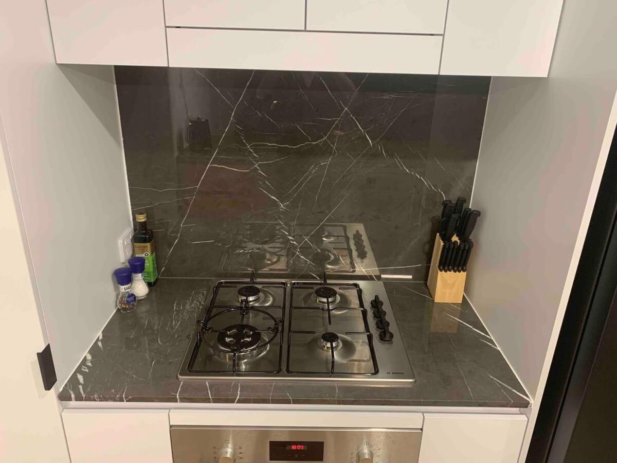 Stunning 2 Bedroom Retreat W Gym Sauna And Pool *