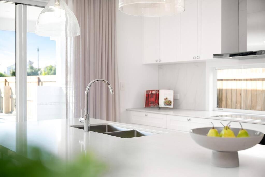 Luxury House With Pool, Close To Cbd Apartment *