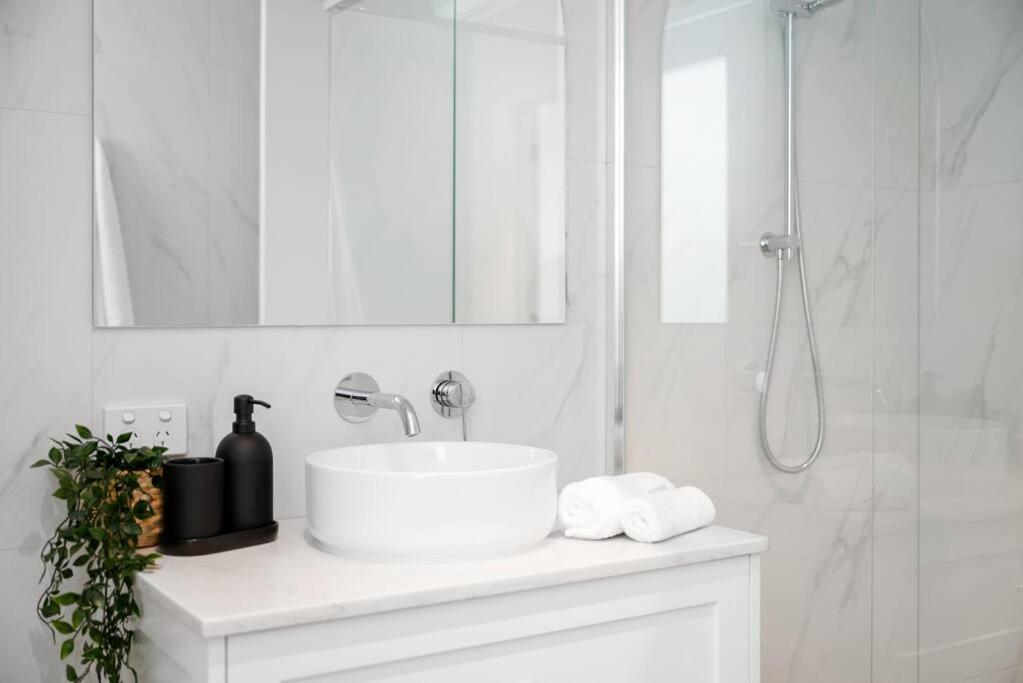 Luxury House With Pool, Close To Cbd Apartment *