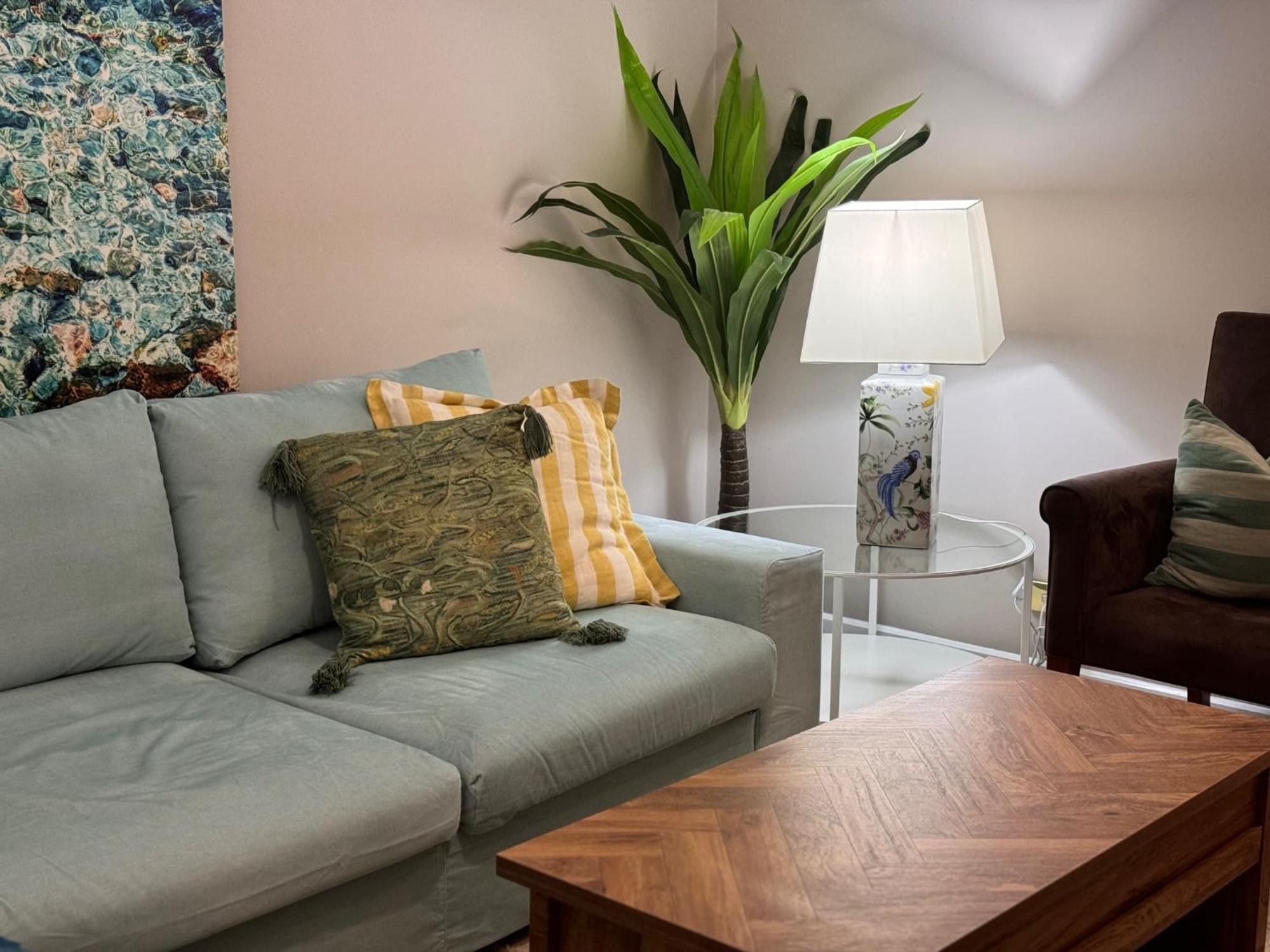 Adina 1br Walk To Queen St Mall Apartment