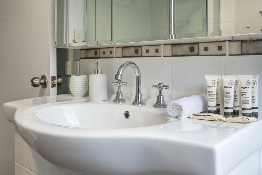 Birdcall Yeronga - Inner Couples Sanctuary *