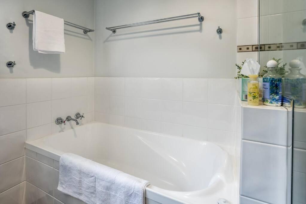 Birdcall Yeronga - Inner Couples Sanctuary