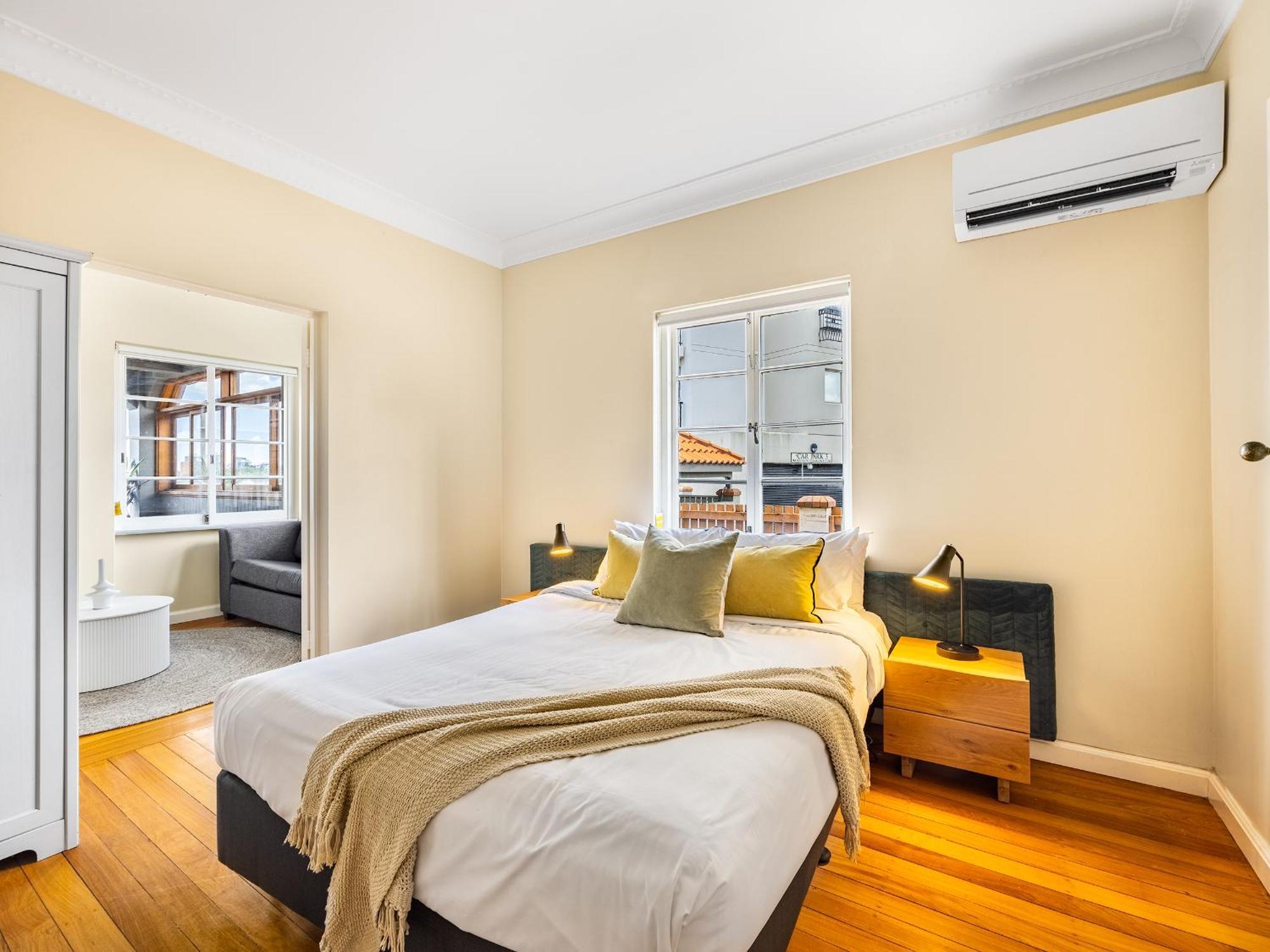 Riverside Heritage Chateau/convenient/free Carpark