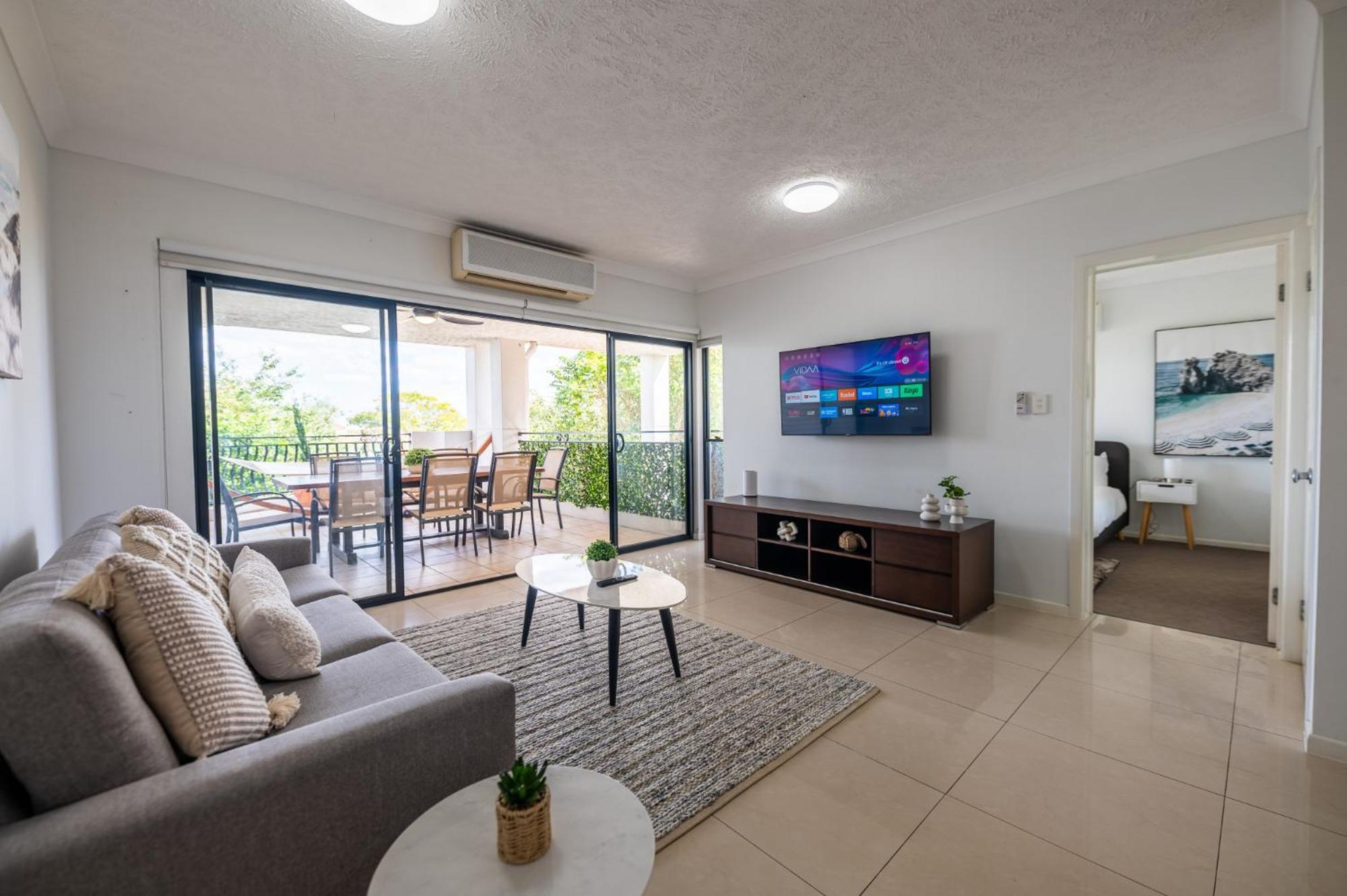 Spacious Inner City 2-bed With Parking And Balcony Apartment *