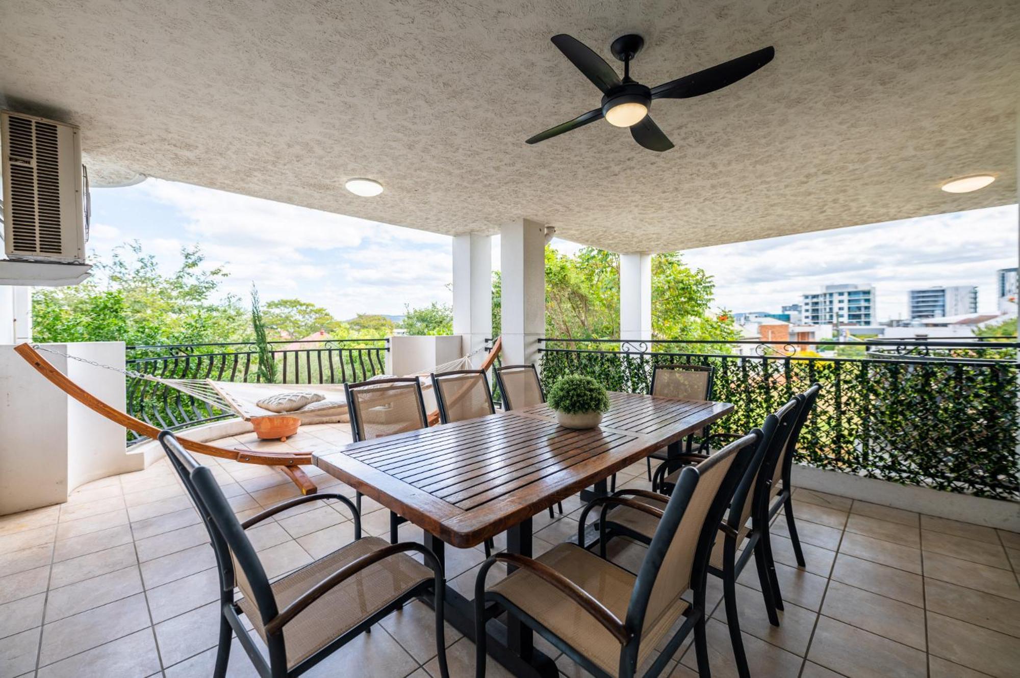 Spacious Inner City 2-bed With Parking And Balcony Apartment