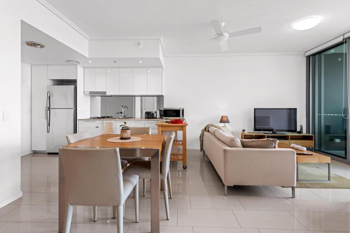 1-bedroom Riverfront With Pool Apartment