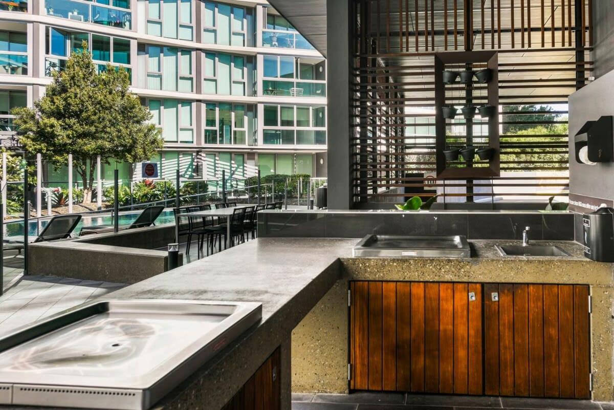 1-bedroom Riverfront With Pool *