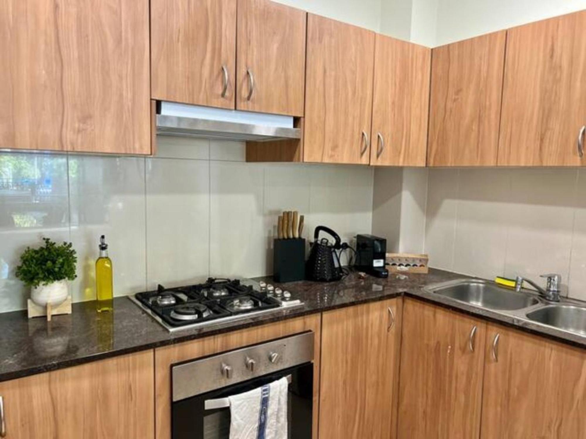 2-bed Unit With Large Backyard, Bbq & Parking Apartment