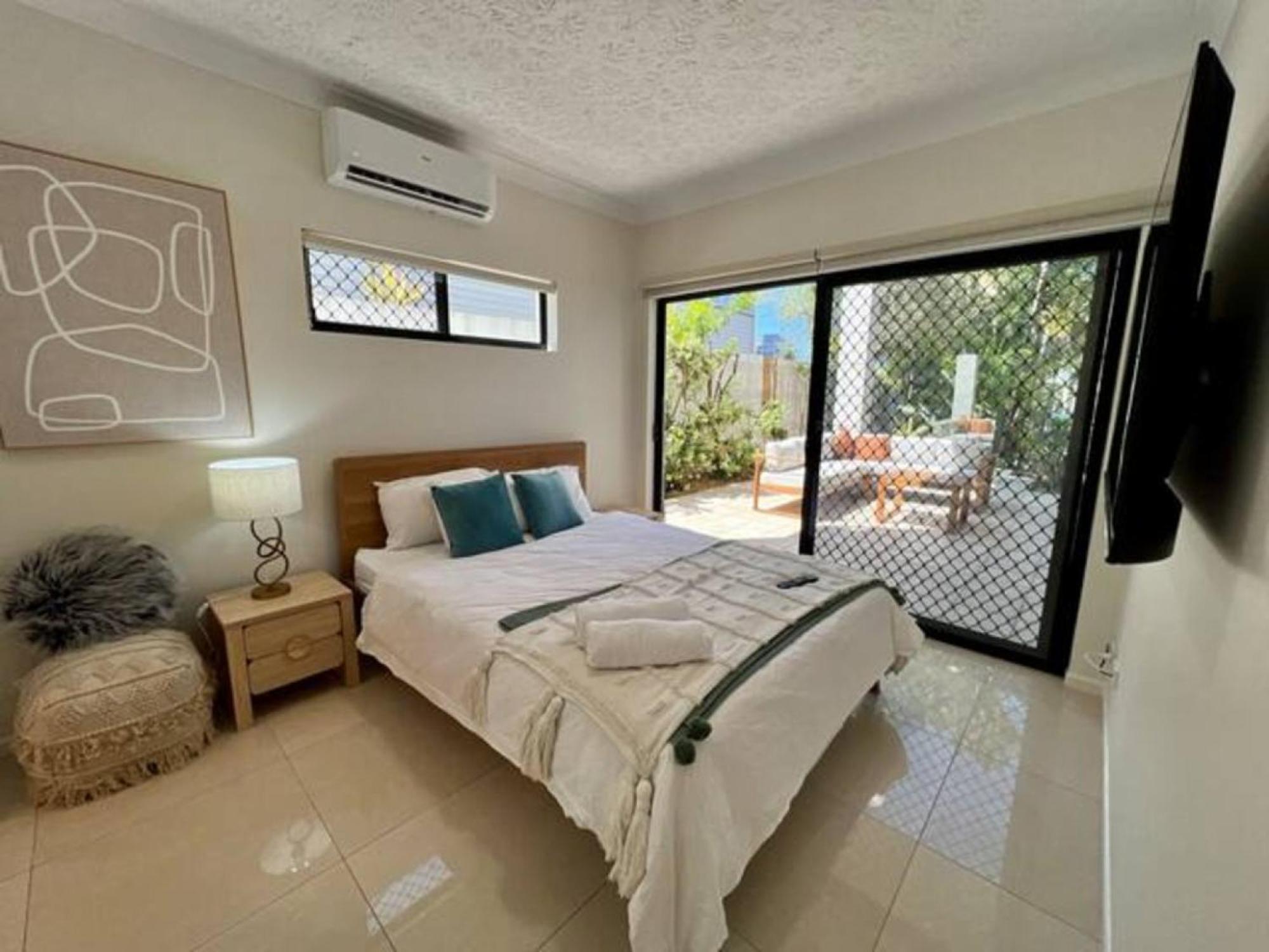 Apartment 2-bed Unit With Large Backyard, Bbq & Parking